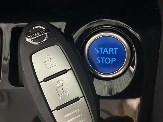 日産 キックス X 福岡県 2022(令4)年 2.1万km ラディアントレッド 純正メモリーナビゲーション/フルセグテレビ/全方位モニター/デジタルインナーミラー/ハーフレザーシート/プロパイロットエディション/スマートキー/プッシュスタートエンジン/革巻きステアリング/オートライト/TVキッド/ステアリングスイッチ/ドアバイザー/フロアマット/LEDヘッドライト/純正17インチアルミホイール