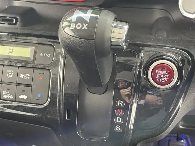 ホンダ Ｎ ＢＯＸ 2トーン G ターボ Lパッケージ 滋賀県 2015(平27)年 7.4万km プレミアムホワイトパールⅡ 社外8インチナビ/（CD/DVD/BT/フルセグTV）/バックカメラ/後席フリップダウンモニター/D/Nシートヒーター/ベンチシート/フルフラットシート/チップアップシート/両側パワースライドドア/レーダークルーズコントロール/コーナーセンサー/レーンキープアシスト/衝突被害軽減ブレーキ/LEDヘッドライト/オートライト/スマートキー/ETC