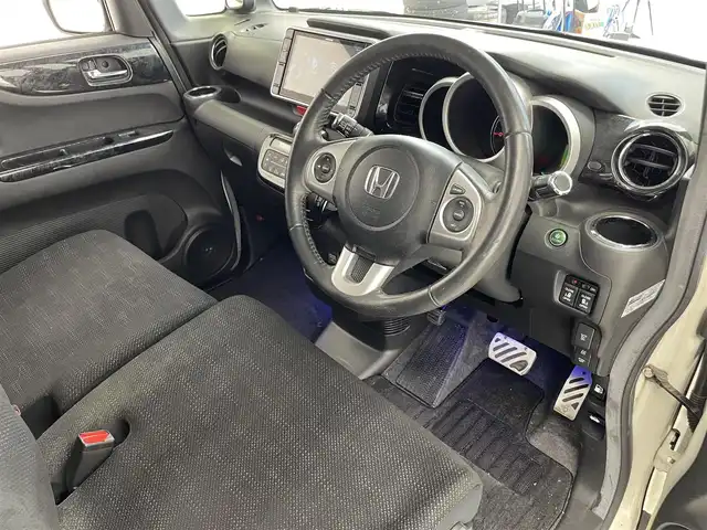 ホンダ Ｎ ＢＯＸ 2トーン G ターボ Lパッケージ 滋賀県 2015(平27)年 7.4万km プレミアムホワイトパールⅡ 社外8インチナビ/（CD/DVD/BT/フルセグTV）/バックカメラ/後席フリップダウンモニター/D/Nシートヒーター/ベンチシート/フルフラットシート/チップアップシート/両側パワースライドドア/レーダークルーズコントロール/コーナーセンサー/レーンキープアシスト/衝突被害軽減ブレーキ/LEDヘッドライト/オートライト/スマートキー/ETC