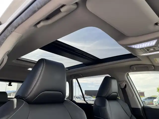 トヨタ ＲＡＶ４ G 奈良県 2021(令3)年 3.3万km ホワイトパールクリスタルシャイン 純正ディスプレイオーディオ　/Ｂｌｕｅｔｏｏｔｈ　/全方位モニター　/ビルトインＥＴＣ　/前後ドライブレコーダー　/ステアリングヒーター　/メモリーシート　/サンルーフ　/シートヒーター　/モデリスタエアロ