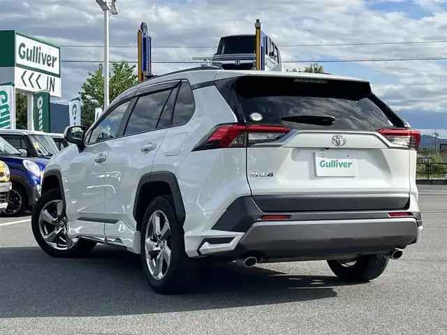 トヨタ ＲＡＶ４ G 奈良県 2021(令3)年 3.3万km ホワイトパールクリスタルシャイン 純正ディスプレイオーディオ　/Ｂｌｕｅｔｏｏｔｈ　/全方位モニター　/ビルトインＥＴＣ　/前後ドライブレコーダー　/ステアリングヒーター　/メモリーシート　/サンルーフ　/シートヒーター　/モデリスタエアロ