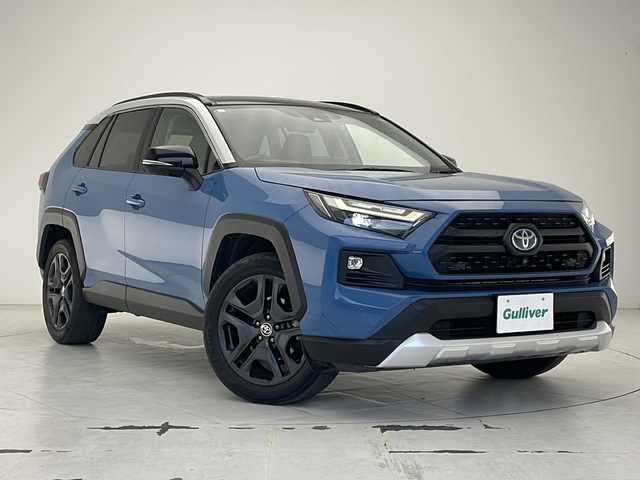 トヨタ ＲＡＶ４ ハイブリッド アドベンチャー 沖縄県 2022(令4)年 8.5万km アッシュグレーメタリック/グレイッシュブルー 純正ディスプレイオーディオ/　（Bluetooth/フルセグTV/AM/FM）/パノラマルーフ/ドライブレコーダー/ETC2.0/パノラミックビューモニター/トヨタセーフティセンス/・衝突被害軽減ブレーキ (プリクラッシュセーフティ)																									/・ハンドル操作サポート (レーントレーシングアシスト)																									/・追従ドライブ支援機能 (レーダークルーズコントロール)																									/・車線はみ出しアラート (レーンディパーチャーアラート)																									/・自動ハイビーム (オートマチックハイビーム)																									/ブラインドスポットモニター/電動リアゲート/レザーシート/メモリ付パワーシート/シートエアコン/シートヒーター/電動サイドブレーキ/ステアリングヒーター/オートハイビーム/クリアランスソナー/LEDヘッドライト/オートライト/スマートキー/スペアキー/プッシュスタート/純正フロアマット/純正19インチアルミホイール