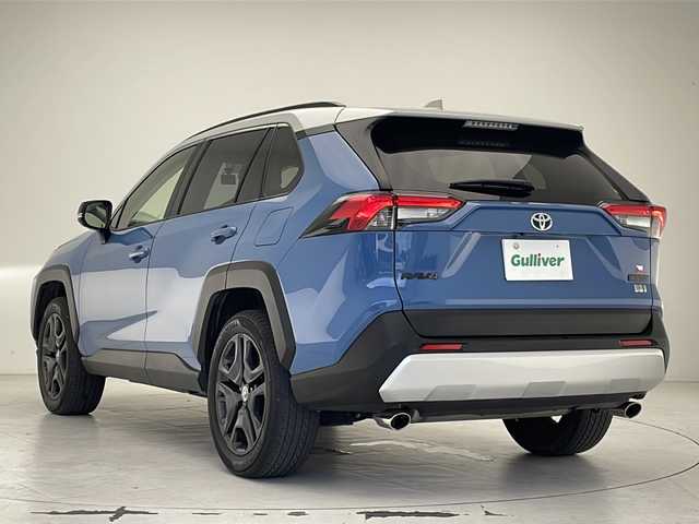 トヨタ ＲＡＶ４ ハイブリッド アドベンチャー 沖縄県 2022(令4)年 8.5万km アッシュグレーメタリック/グレイッシュブルー 純正ディスプレイオーディオ/　（Bluetooth/フルセグTV/AM/FM）/パノラマルーフ/ドライブレコーダー/ETC2.0/パノラミックビューモニター/トヨタセーフティセンス/・衝突被害軽減ブレーキ (プリクラッシュセーフティ)																									/・ハンドル操作サポート (レーントレーシングアシスト)																									/・追従ドライブ支援機能 (レーダークルーズコントロール)																									/・車線はみ出しアラート (レーンディパーチャーアラート)																									/・自動ハイビーム (オートマチックハイビーム)																									/ブラインドスポットモニター/電動リアゲート/レザーシート/メモリ付パワーシート/シートエアコン/シートヒーター/電動サイドブレーキ/ステアリングヒーター/オートハイビーム/クリアランスソナー/LEDヘッドライト/オートライト/スマートキー/スペアキー/プッシュスタート/純正フロアマット/純正19インチアルミホイール