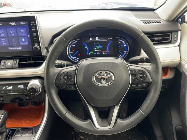 トヨタ ＲＡＶ４ ハイブリッド アドベンチャー 沖縄県 2022(令4)年 8.5万km アッシュグレーメタリック/グレイッシュブルー 純正ディスプレイオーディオ/　（Bluetooth/フルセグTV/AM/FM）/パノラマルーフ/ドライブレコーダー/ETC2.0/パノラミックビューモニター/トヨタセーフティセンス/・衝突被害軽減ブレーキ (プリクラッシュセーフティ)																									/・ハンドル操作サポート (レーントレーシングアシスト)																									/・追従ドライブ支援機能 (レーダークルーズコントロール)																									/・車線はみ出しアラート (レーンディパーチャーアラート)																									/・自動ハイビーム (オートマチックハイビーム)																									/ブラインドスポットモニター/電動リアゲート/レザーシート/メモリ付パワーシート/シートエアコン/シートヒーター/電動サイドブレーキ/ステアリングヒーター/オートハイビーム/クリアランスソナー/LEDヘッドライト/オートライト/スマートキー/スペアキー/プッシュスタート/純正フロアマット/純正19インチアルミホイール