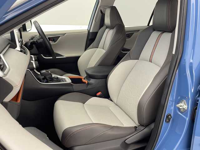 トヨタ ＲＡＶ４ ハイブリッド アドベンチャー 沖縄県 2022(令4)年 8.5万km アッシュグレーメタリック/グレイッシュブルー 純正ディスプレイオーディオ/　（Bluetooth/フルセグTV/AM/FM）/パノラマルーフ/ドライブレコーダー/ETC2.0/パノラミックビューモニター/トヨタセーフティセンス/・衝突被害軽減ブレーキ (プリクラッシュセーフティ)																									/・ハンドル操作サポート (レーントレーシングアシスト)																									/・追従ドライブ支援機能 (レーダークルーズコントロール)																									/・車線はみ出しアラート (レーンディパーチャーアラート)																									/・自動ハイビーム (オートマチックハイビーム)																									/ブラインドスポットモニター/電動リアゲート/レザーシート/メモリ付パワーシート/シートエアコン/シートヒーター/電動サイドブレーキ/ステアリングヒーター/オートハイビーム/クリアランスソナー/LEDヘッドライト/オートライト/スマートキー/スペアキー/プッシュスタート/純正フロアマット/純正19インチアルミホイール