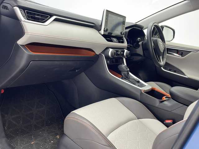 トヨタ ＲＡＶ４ ハイブリッド アドベンチャー 沖縄県 2022(令4)年 8.5万km アッシュグレーメタリック/グレイッシュブルー 純正ディスプレイオーディオ/　（Bluetooth/フルセグTV/AM/FM）/パノラマルーフ/ドライブレコーダー/ETC2.0/パノラミックビューモニター/トヨタセーフティセンス/・衝突被害軽減ブレーキ (プリクラッシュセーフティ)																									/・ハンドル操作サポート (レーントレーシングアシスト)																									/・追従ドライブ支援機能 (レーダークルーズコントロール)																									/・車線はみ出しアラート (レーンディパーチャーアラート)																									/・自動ハイビーム (オートマチックハイビーム)																									/ブラインドスポットモニター/電動リアゲート/レザーシート/メモリ付パワーシート/シートエアコン/シートヒーター/電動サイドブレーキ/ステアリングヒーター/オートハイビーム/クリアランスソナー/LEDヘッドライト/オートライト/スマートキー/スペアキー/プッシュスタート/純正フロアマット/純正19インチアルミホイール