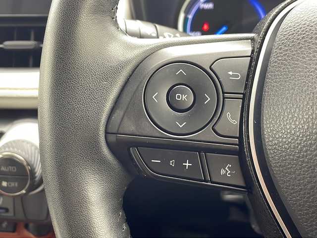 トヨタ ＲＡＶ４ ハイブリッド アドベンチャー 沖縄県 2022(令4)年 8.5万km アッシュグレーメタリック/グレイッシュブルー 純正ディスプレイオーディオ/　（Bluetooth/フルセグTV/AM/FM）/パノラマルーフ/ドライブレコーダー/ETC2.0/パノラミックビューモニター/トヨタセーフティセンス/・衝突被害軽減ブレーキ (プリクラッシュセーフティ)																									/・ハンドル操作サポート (レーントレーシングアシスト)																									/・追従ドライブ支援機能 (レーダークルーズコントロール)																									/・車線はみ出しアラート (レーンディパーチャーアラート)																									/・自動ハイビーム (オートマチックハイビーム)																									/ブラインドスポットモニター/電動リアゲート/レザーシート/メモリ付パワーシート/シートエアコン/シートヒーター/電動サイドブレーキ/ステアリングヒーター/オートハイビーム/クリアランスソナー/LEDヘッドライト/オートライト/スマートキー/スペアキー/プッシュスタート/純正フロアマット/純正19インチアルミホイール