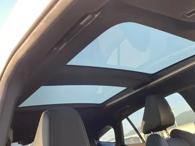 トヨタ ハリアー Z レザーパッケージ 佐賀県 2020(令2)年 4.1万km ホワイトパールクリスタルシャイン モデリスタエアロ/調光パノラマルーフ/純正12.3インチナビ/JBLサウンドシステム/パノラマミックビューモニター/プリクラッシュセーフティ/レーンディパーチャーアラート/オートハイビーム/アダプティブクルーズコントロール/クリアランスソナー/ブラインドスポットモニター/リアクロストラフィックアラート/ヘッドアップディスプレイ/スマートルームミラー（前方録画機能付き）/レザーシート/メモリパワーシートシート/シートヒーター/エアシート/パワーバックドア/電動パーキングブレーキ/オートブレーキホールド/ステアリングヒーター/ステアリングスイッチ/ETC/プッシュスタート/スマートキー/LEDヘッドライト/フォグライト/純正アルミホイール