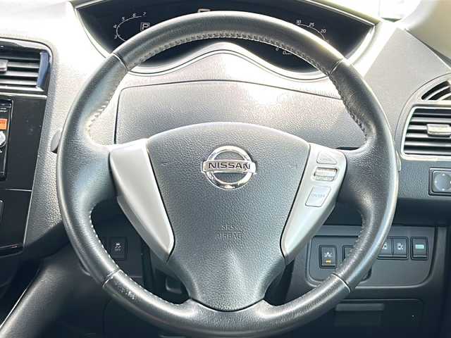 日産 セレナ ハイウェイスター Vセレ +Safty 岩手県 2015(平27)年 7.3万km ダイヤモンドブラック 純正ナビ　全周囲カメラ　Ｂｌｕｅｔｏｏｔｈ　ＣＤ／ＤＶＤ再生　ＴＶ　両側パワースライドドア　クルコン　ドラレコ　１５インチＡＷ　前後コーナーセンサー　ＬＥＤオートライト　スマートキー　ビルトインＥＴＣ