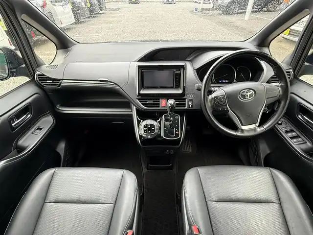 トヨタ エスクァイア Gi 千葉県 2015(平27)年 3.6万km スパークリングブラックパールクリスタルシャイン 社外SDナビ/フルセグTV/CD/DVD/Bluetooth/フリップダウンモニター/クルーズコントロール/両側パワースライドドア/ETC/バックカメラ/レザーシート/D/N席シートヒーター/オートハイビーム/LEDヘッドライト/スマートキー/プッシュスタート/純正15インチAW