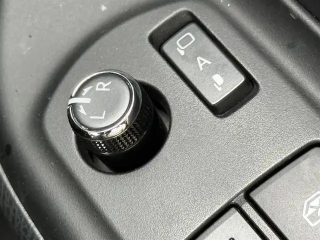 トヨタ エスクァイア Gi 千葉県 2015(平27)年 3.6万km スパークリングブラックパールクリスタルシャイン 社外SDナビ/フルセグTV/CD/DVD/Bluetooth/フリップダウンモニター/クルーズコントロール/両側パワースライドドア/ETC/バックカメラ/レザーシート/D/N席シートヒーター/オートハイビーム/LEDヘッドライト/スマートキー/プッシュスタート/純正15インチAW