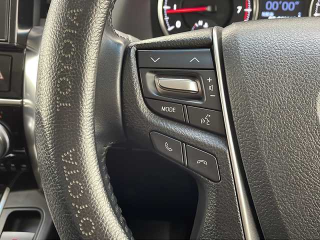 トヨタ アルファード S Aパッケージ 沖縄県 2017(平29)年 4.7万km ホワイトパールクリスタルシャイン ワンオーナー/純正10型ナビ（NSZN-Z66T）/　CD/DVD/SD/BT/フルセグ/バックカメラ/純正12.1型フリップダウンモニター（V12T-R66C)（MOP)/モデリスタフルエアロ/モデリスタグリル・バックドア・フェンダーガーニッシュ/モデリスタサス/ビルトインETC/純正ドライブレコーダー（DRT-H66A）/インナーミラー型レーダー探知機/両側パワースライドドア/クルーズコントロール/クリアランスソナー/アイドリングストップ（MOP)/アクセサリーコンセントAC100V・100W(MOP)/LEDヘッドライト/オートライト/社外20インチAW/純正18インチAW付き夏タイヤ積込/スペアタイヤ（MOP)/プッシュスタート/スマートキー/スペアキー/保証書/取扱説明書