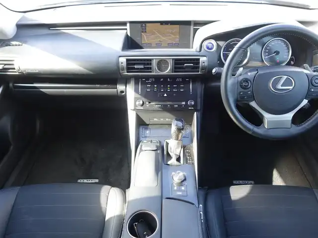 レクサス ＩＳ 300h 山形県 2013(平25)年 6.6万km ブラック 純正SDナビ/　　【CD DVD BD BT フルセグ USB AUX MSV】/バックカメラ/レーダークルーズコントロール/LEDオートヘッドライト/ハーフレザーシート/シートヒーター/純正17インチアルミホイール/コーナーセンサー/ステアリングスイッチ/パドルシフト/電動格納ウィンカーミラー/フォグランプ/スマートキー/ETC2.0