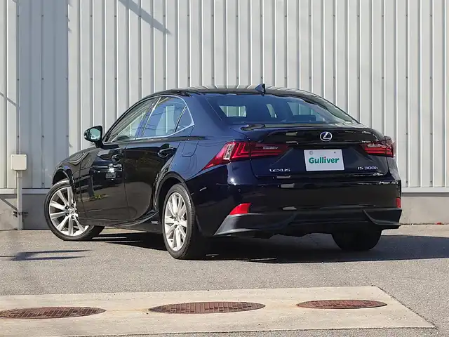 レクサス ＩＳ 300h 山形県 2013(平25)年 6.6万km ブラック 純正SDナビ/　　【CD DVD BD BT フルセグ USB AUX MSV】/バックカメラ/レーダークルーズコントロール/LEDオートヘッドライト/ハーフレザーシート/シートヒーター/純正17インチアルミホイール/コーナーセンサー/ステアリングスイッチ/パドルシフト/電動格納ウィンカーミラー/フォグランプ/スマートキー/ETC2.0