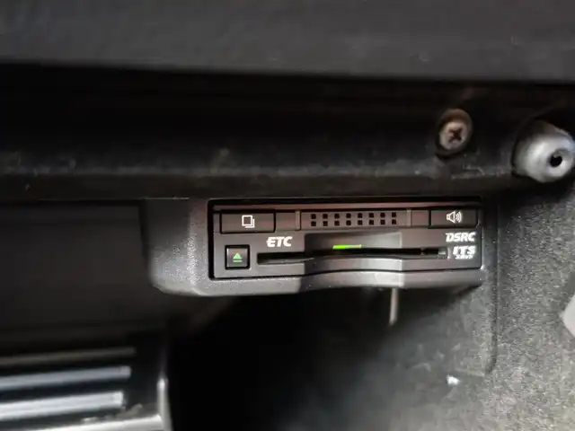 レクサス ＩＳ 300h 山形県 2013(平25)年 6.6万km ブラック 純正SDナビ/　　【CD DVD BD BT フルセグ USB AUX MSV】/バックカメラ/レーダークルーズコントロール/LEDオートヘッドライト/ハーフレザーシート/シートヒーター/純正17インチアルミホイール/コーナーセンサー/ステアリングスイッチ/パドルシフト/電動格納ウィンカーミラー/フォグランプ/スマートキー/ETC2.0