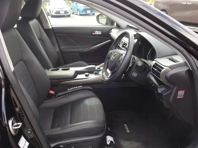 レクサス ＩＳ 300h 山形県 2013(平25)年 6.6万km ブラック 純正SDナビ/　　【CD DVD BD BT フルセグ USB AUX MSV】/バックカメラ/レーダークルーズコントロール/LEDオートヘッドライト/ハーフレザーシート/シートヒーター/純正17インチアルミホイール/コーナーセンサー/ステアリングスイッチ/パドルシフト/電動格納ウィンカーミラー/フォグランプ/スマートキー/ETC2.0