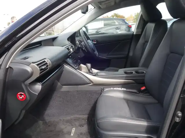 レクサス ＩＳ 300h 山形県 2013(平25)年 6.6万km ブラック 純正SDナビ/　　【CD DVD BD BT フルセグ USB AUX MSV】/バックカメラ/レーダークルーズコントロール/LEDオートヘッドライト/ハーフレザーシート/シートヒーター/純正17インチアルミホイール/コーナーセンサー/ステアリングスイッチ/パドルシフト/電動格納ウィンカーミラー/フォグランプ/スマートキー/ETC2.0