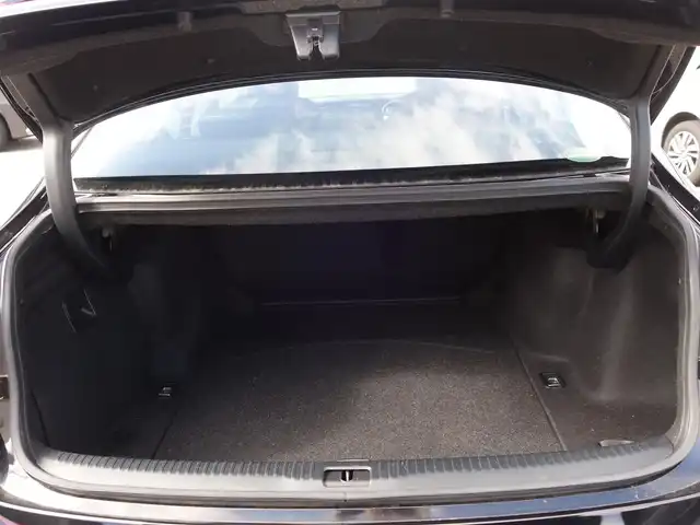 レクサス ＩＳ 300h 山形県 2013(平25)年 6.6万km ブラック 純正SDナビ/　　【CD DVD BD BT フルセグ USB AUX MSV】/バックカメラ/レーダークルーズコントロール/LEDオートヘッドライト/ハーフレザーシート/シートヒーター/純正17インチアルミホイール/コーナーセンサー/ステアリングスイッチ/パドルシフト/電動格納ウィンカーミラー/フォグランプ/スマートキー/ETC2.0