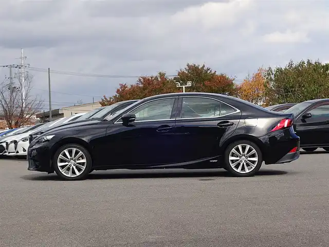 レクサス ＩＳ 300h 山形県 2013(平25)年 6.6万km ブラック 純正SDナビ/　　【CD DVD BD BT フルセグ USB AUX MSV】/バックカメラ/レーダークルーズコントロール/LEDオートヘッドライト/ハーフレザーシート/シートヒーター/純正17インチアルミホイール/コーナーセンサー/ステアリングスイッチ/パドルシフト/電動格納ウィンカーミラー/フォグランプ/スマートキー/ETC2.0