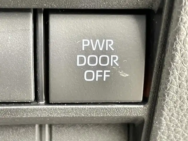 トヨタ ヴォクシー S－Z 千葉県 2022(令4)年 1.6万km グリッターブラックガラスフレーク 禁煙車/快適利便パッケージ/トヨタセーフティセンス/・プリクラッシュセーフティ/・レーントレーシングアシスト/・レーダークルーズコントロール/・オートマチックハイビーム/・プロアクティブドライビングアシスト/・アダプティブハイビームシステム/・ロードサインアシスト/フリップダウンモニター/オットマン/ETC2.0/両側パワースライドドア/純正ディスプレイナビ/CD/DVD/Bluetooth/フルセグTV/バックカメラ/レーダークルーズコントロール/LEDオートライト/ハーフレザーシート/シートヒーター/純正17インチアルミホイール/プッシュスタート/スマートキー/パワーバックドア