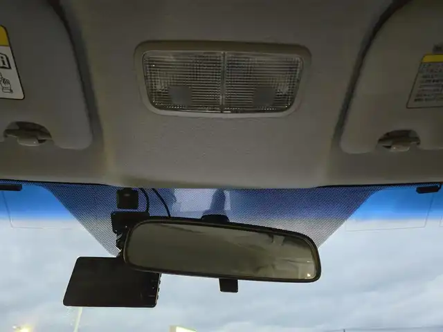 トヨタ カローラ フィールダー HV G エアロツアラー W×B 東京都 2015(平27)年 9.4万km ホワイトパールクリスタルシャイン 純正７インチナビ（NSZT-W64）　/・Bluetooth接続/・ワンセグTV/ドライブレコーダー/バックカメラ/純正フロアマット/純正15インチアルミホイール/ハーフレザーシート/AACエアコン（nanoe）/ドアバイザー/ETC