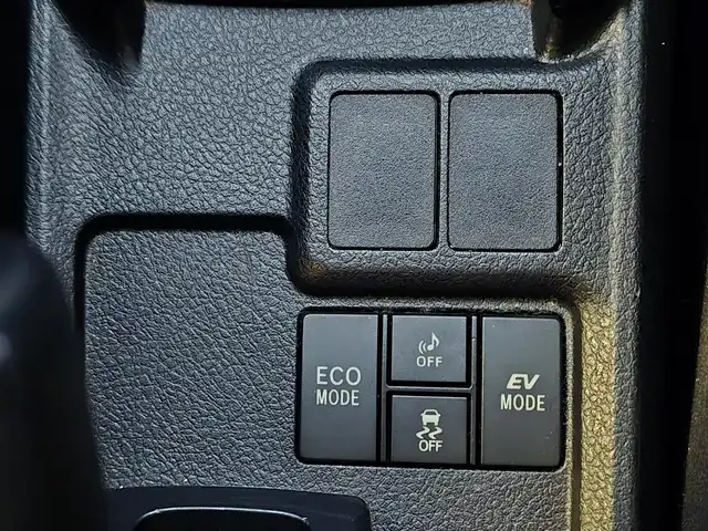 トヨタ カローラ フィールダー HV G エアロツアラー W×B 東京都 2015(平27)年 9.4万km ホワイトパールクリスタルシャイン 純正７インチナビ（NSZT-W64）　/・Bluetooth接続/・ワンセグTV/ドライブレコーダー/バックカメラ/純正フロアマット/純正15インチアルミホイール/ハーフレザーシート/AACエアコン（nanoe）/ドアバイザー/ETC