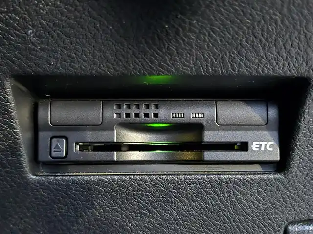 トヨタ カローラ フィールダー HV G エアロツアラー W×B 東京都 2015(平27)年 9.4万km ホワイトパールクリスタルシャイン 純正７インチナビ（NSZT-W64）　/・Bluetooth接続/・ワンセグTV/ドライブレコーダー/バックカメラ/純正フロアマット/純正15インチアルミホイール/ハーフレザーシート/AACエアコン（nanoe）/ドアバイザー/ETC