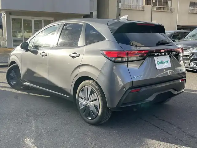 日産 ノート X FOUR 島根県 2023(令5)年 6.9万km ダークメタルグレー 4WD/社外メモリナビ　/(AM/FM/Ｂｌｕｅｔｏｏｔｈ接続)/前方ドライブレコーダー/ＥＴＣ　/バックカメラ　/インテリジェント　エマージェンシーブレーキ/レーンアシスト/後側方車両検知警報システム/前後コーナーセンサー/前席シートヒーター　/ステアリングヒーター/電動パーキングブレーキ/オートホールド　/オートハイビーム/ライト　/純正フロアマット/スペアキー1本