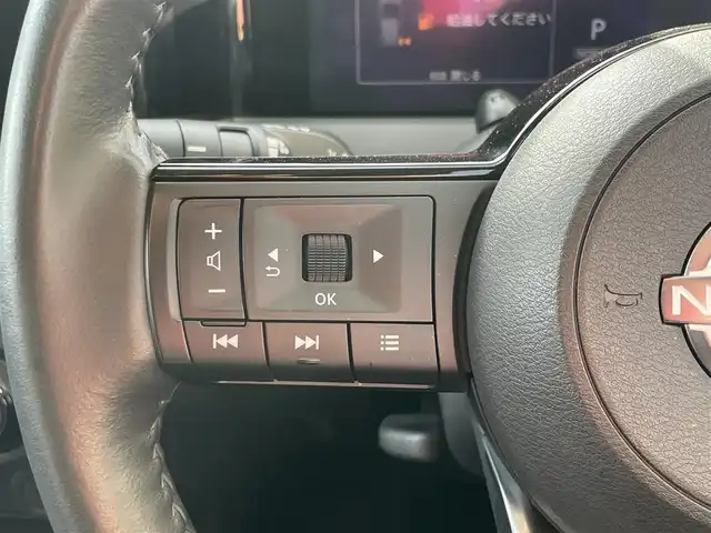 日産 ノート X FOUR 島根県 2023(令5)年 6.9万km ダークメタルグレー 4WD/社外メモリナビ　/(AM/FM/Ｂｌｕｅｔｏｏｔｈ接続)/前方ドライブレコーダー/ＥＴＣ　/バックカメラ　/インテリジェント　エマージェンシーブレーキ/レーンアシスト/後側方車両検知警報システム/前後コーナーセンサー/前席シートヒーター　/ステアリングヒーター/電動パーキングブレーキ/オートホールド　/オートハイビーム/ライト　/純正フロアマット/スペアキー1本