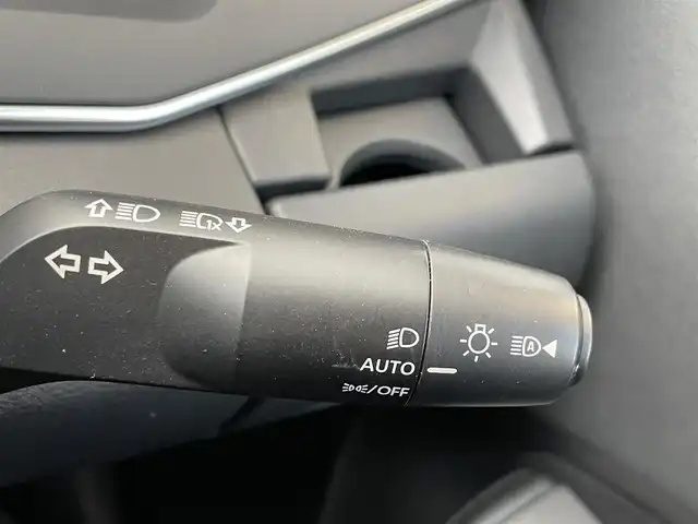 日産 ノート X FOUR 島根県 2023(令5)年 6.9万km ダークメタルグレー 4WD/社外メモリナビ　/(AM/FM/Ｂｌｕｅｔｏｏｔｈ接続)/前方ドライブレコーダー/ＥＴＣ　/バックカメラ　/インテリジェント　エマージェンシーブレーキ/レーンアシスト/後側方車両検知警報システム/前後コーナーセンサー/前席シートヒーター　/ステアリングヒーター/電動パーキングブレーキ/オートホールド　/オートハイビーム/ライト　/純正フロアマット/スペアキー1本