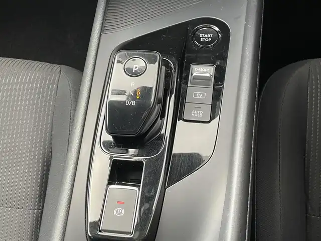 日産 ノート X FOUR 島根県 2023(令5)年 6.9万km ダークメタルグレー 4WD/社外メモリナビ　/(AM/FM/Ｂｌｕｅｔｏｏｔｈ接続)/前方ドライブレコーダー/ＥＴＣ　/バックカメラ　/インテリジェント　エマージェンシーブレーキ/レーンアシスト/後側方車両検知警報システム/前後コーナーセンサー/前席シートヒーター　/ステアリングヒーター/電動パーキングブレーキ/オートホールド　/オートハイビーム/ライト　/純正フロアマット/スペアキー1本