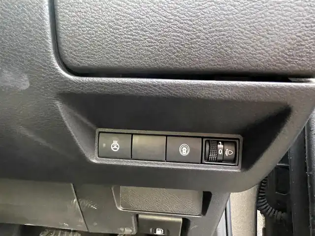 日産 ノート X FOUR 島根県 2023(令5)年 6.9万km ダークメタルグレー 4WD/社外メモリナビ　/(AM/FM/Ｂｌｕｅｔｏｏｔｈ接続)/前方ドライブレコーダー/ＥＴＣ　/バックカメラ　/インテリジェント　エマージェンシーブレーキ/レーンアシスト/後側方車両検知警報システム/前後コーナーセンサー/前席シートヒーター　/ステアリングヒーター/電動パーキングブレーキ/オートホールド　/オートハイビーム/ライト　/純正フロアマット/スペアキー1本