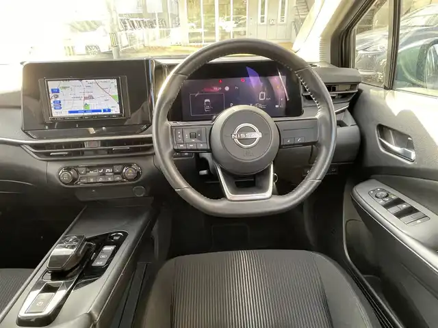 日産 ノート X FOUR 島根県 2023(令5)年 6.9万km ダークメタルグレー 4WD/社外メモリナビ　/(AM/FM/Ｂｌｕｅｔｏｏｔｈ接続)/前方ドライブレコーダー/ＥＴＣ　/バックカメラ　/インテリジェント　エマージェンシーブレーキ/レーンアシスト/後側方車両検知警報システム/前後コーナーセンサー/前席シートヒーター　/ステアリングヒーター/電動パーキングブレーキ/オートホールド　/オートハイビーム/ライト　/純正フロアマット/スペアキー1本