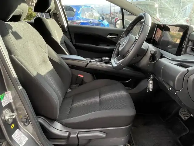 日産 ノート X FOUR 島根県 2023(令5)年 6.9万km ダークメタルグレー 4WD/社外メモリナビ　/(AM/FM/Ｂｌｕｅｔｏｏｔｈ接続)/前方ドライブレコーダー/ＥＴＣ　/バックカメラ　/インテリジェント　エマージェンシーブレーキ/レーンアシスト/後側方車両検知警報システム/前後コーナーセンサー/前席シートヒーター　/ステアリングヒーター/電動パーキングブレーキ/オートホールド　/オートハイビーム/ライト　/純正フロアマット/スペアキー1本