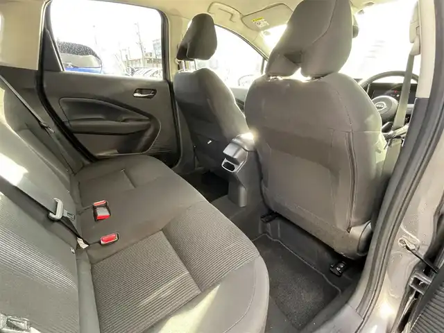 日産 ノート X FOUR 島根県 2023(令5)年 6.9万km ダークメタルグレー 4WD/社外メモリナビ　/(AM/FM/Ｂｌｕｅｔｏｏｔｈ接続)/前方ドライブレコーダー/ＥＴＣ　/バックカメラ　/インテリジェント　エマージェンシーブレーキ/レーンアシスト/後側方車両検知警報システム/前後コーナーセンサー/前席シートヒーター　/ステアリングヒーター/電動パーキングブレーキ/オートホールド　/オートハイビーム/ライト　/純正フロアマット/スペアキー1本