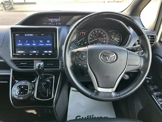 トヨタ エスクァイア Gi プレミアムパッケージ ブラックテーラード 大阪府 2019(平31)年 3万km ホワイトパールクリスタルシャイン 純正9インチナビ/・フルセグTV/BT/トヨタセーフティセンス /リアビューモニター /両側パワースライドドア /クルーズコントロール /ETC /前席シートヒーター /クリアランスソナー /純正15インチAW /純正フロアマット /LEDヘッド・フォグ/保証書・取説/スペアキー