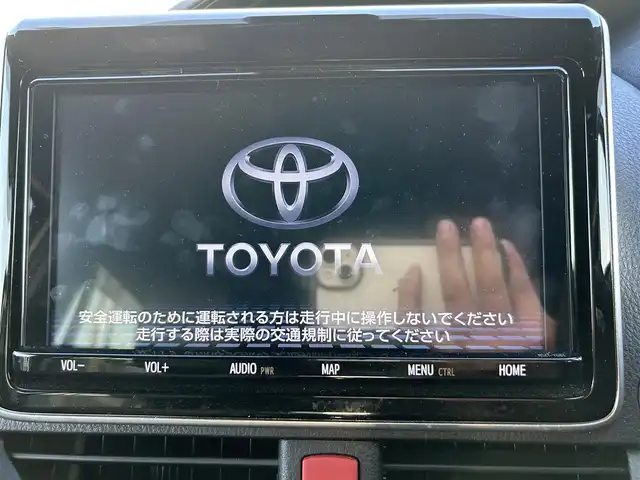 トヨタ エスクァイア Gi プレミアムパッケージ ブラックテーラード 大阪府 2019(平31)年 3万km ホワイトパールクリスタルシャイン 純正9インチナビ/・フルセグTV/BT/トヨタセーフティセンス /リアビューモニター /両側パワースライドドア /クルーズコントロール /ETC /前席シートヒーター /クリアランスソナー /純正15インチAW /純正フロアマット /LEDヘッド・フォグ/保証書・取説/スペアキー