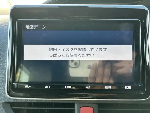 トヨタ エスクァイア Gi プレミアムパッケージ ブラックテーラード 大阪府 2019(平31)年 3万km ホワイトパールクリスタルシャイン 純正9インチナビ/・フルセグTV/BT/トヨタセーフティセンス /リアビューモニター /両側パワースライドドア /クルーズコントロール /ETC /前席シートヒーター /クリアランスソナー /純正15インチAW /純正フロアマット /LEDヘッド・フォグ/保証書・取説/スペアキー