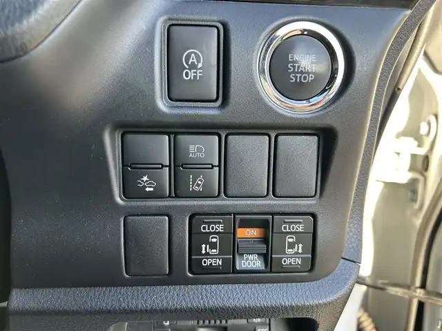 トヨタ エスクァイア Gi プレミアムパッケージ ブラックテーラード 大阪府 2019(平31)年 3万km ホワイトパールクリスタルシャイン 純正9インチナビ/・フルセグTV/BT/トヨタセーフティセンス /リアビューモニター /両側パワースライドドア /クルーズコントロール /ETC /前席シートヒーター /クリアランスソナー /純正15インチAW /純正フロアマット /LEDヘッド・フォグ/保証書・取説/スペアキー