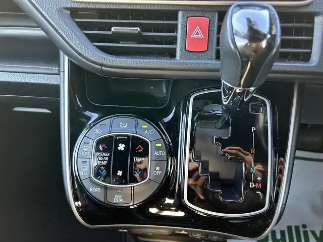 トヨタ エスクァイア Gi プレミアムパッケージ ブラックテーラード 大阪府 2019(平31)年 3万km ホワイトパールクリスタルシャイン 純正9インチナビ/・フルセグTV/BT/トヨタセーフティセンス /リアビューモニター /両側パワースライドドア /クルーズコントロール /ETC /前席シートヒーター /クリアランスソナー /純正15インチAW /純正フロアマット /LEDヘッド・フォグ/保証書・取説/スペアキー