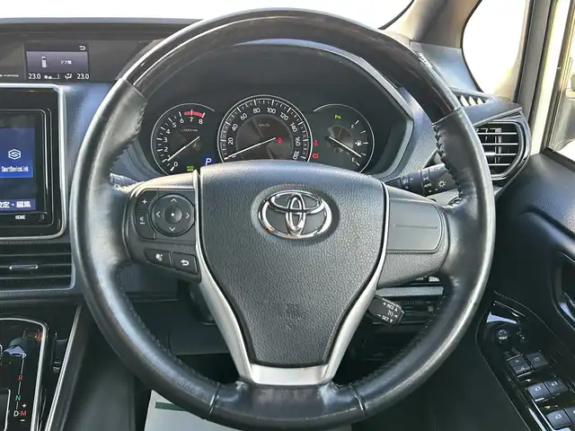 トヨタ エスクァイア Gi プレミアムパッケージ ブラックテーラード 大阪府 2019(平31)年 3万km ホワイトパールクリスタルシャイン 純正9インチナビ/・フルセグTV/BT/トヨタセーフティセンス /リアビューモニター /両側パワースライドドア /クルーズコントロール /ETC /前席シートヒーター /クリアランスソナー /純正15インチAW /純正フロアマット /LEDヘッド・フォグ/保証書・取説/スペアキー