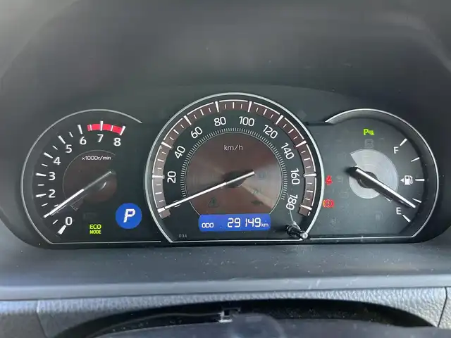 トヨタ エスクァイア Gi プレミアムパッケージ ブラックテーラード 大阪府 2019(平31)年 3万km ホワイトパールクリスタルシャイン 純正9インチナビ/・フルセグTV/BT/トヨタセーフティセンス /リアビューモニター /両側パワースライドドア /クルーズコントロール /ETC /前席シートヒーター /クリアランスソナー /純正15インチAW /純正フロアマット /LEDヘッド・フォグ/保証書・取説/スペアキー