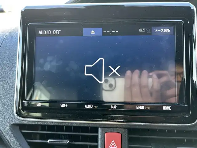 トヨタ エスクァイア Gi プレミアムパッケージ ブラックテーラード 大阪府 2019(平31)年 3万km ホワイトパールクリスタルシャイン 純正9インチナビ/・フルセグTV/BT/トヨタセーフティセンス /リアビューモニター /両側パワースライドドア /クルーズコントロール /ETC /前席シートヒーター /クリアランスソナー /純正15インチAW /純正フロアマット /LEDヘッド・フォグ/保証書・取説/スペアキー