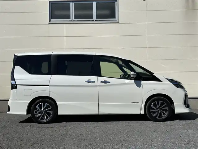 日産 セレナ e－パワー ハイウェイスター V 茨城県 2019(令1)年 6.8万km ブリリアントホワイトパール 10インチ純正ナビ/革巻きステアリング/アラウンドビューモニター/ステアリングスイッチ/ステアリングヒーター/プロパイロット/防水シート/両側パワースライドドア/電子式パーキング/ETC/純正ドライブレコーダー/LEDヘッドライト/WAC/エマージェンシーブレーキ