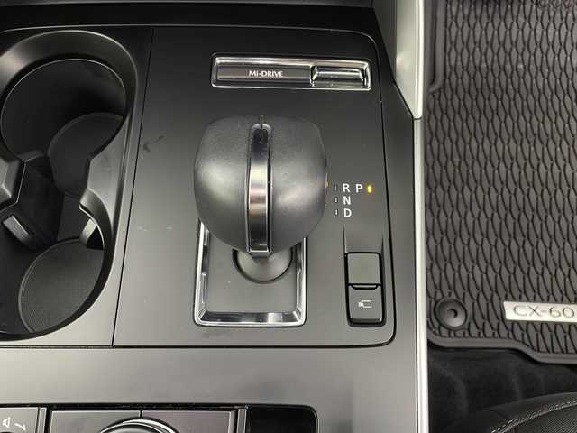 マツダ ＣＸ－６０ XD Sパッケージ 鹿児島県 2023(令5)年 0.6万km ロジウムホワイトプレミアムメタリック 純正SDナビ/(BT/CD/DVD/AM/FM/フルセグTV)/全方位カメラ/バックカメラ/革巻きステアリング/ステアリングスイッチ/レーダークルーズコントロール/レザーシート/運転席パワーシート/アイドリングストップ/純正ビルトインETC/純正前後ドライブレコーダー/前席シートヒーター/レーンキープアシスト/オートマチックハイビーム/前後コーナーセンサー/純正LEDヘッドライト/純正フロアマット/ターボ/取扱説明書