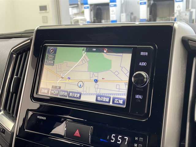 トヨタ ランドクルーザー ZX 栃木県 2017(平29)年 2.2万km シルバーM 4WD/純正ナビ(NSZT-W66T)/(フルセグ・Bluetooth・CD・DVD)/ムーンルーフ/本革シート/リアモニター(TVM-PW910)/トヨタセーフティセンス/・プリクラッシュセーフティ/・レーンキープアシストシステム/・オートハイビーム/・アダプティブクルーズコントロール/前後コーナーセンサー/ブラインドスポットモニター/三列目シート/シートヒーター(前席＋二列目)/エアシート(前席＋二列目)/ステアリングヒーター/パワーシート/電動リアゲート/ウッドコンビハンドル/サイドステップ/HIDヘッドライト/オートライト/前後ドライブレコーダー