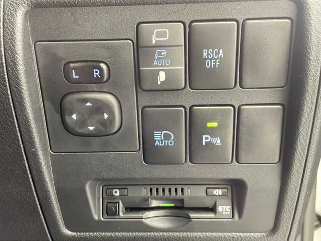 トヨタ ランドクルーザー ZX 栃木県 2017(平29)年 2.2万km シルバーM 4WD/純正ナビ(NSZT-W66T)/(フルセグ・Bluetooth・CD・DVD)/ムーンルーフ/本革シート/リアモニター(TVM-PW910)/トヨタセーフティセンス/・プリクラッシュセーフティ/・レーンキープアシストシステム/・オートハイビーム/・アダプティブクルーズコントロール/前後コーナーセンサー/ブラインドスポットモニター/三列目シート/シートヒーター(前席＋二列目)/エアシート(前席＋二列目)/ステアリングヒーター/パワーシート/電動リアゲート/ウッドコンビハンドル/サイドステップ/HIDヘッドライト/オートライト/前後ドライブレコーダー