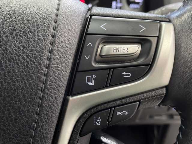 トヨタ ランドクルーザー ZX 栃木県 2017(平29)年 2.2万km シルバーM 4WD/純正ナビ(NSZT-W66T)/(フルセグ・Bluetooth・CD・DVD)/ムーンルーフ/本革シート/リアモニター(TVM-PW910)/トヨタセーフティセンス/・プリクラッシュセーフティ/・レーンキープアシストシステム/・オートハイビーム/・アダプティブクルーズコントロール/前後コーナーセンサー/ブラインドスポットモニター/三列目シート/シートヒーター(前席＋二列目)/エアシート(前席＋二列目)/ステアリングヒーター/パワーシート/電動リアゲート/ウッドコンビハンドル/サイドステップ/HIDヘッドライト/オートライト/前後ドライブレコーダー