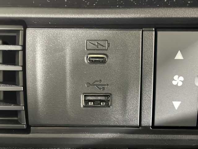 ホンダ Ｎ ＢＯＸ カスタム 神奈川県 2025(令7)年 0.1万km プラチナホワイトパール 純正ディスプレイオーディオ/(Bluetooth　USB　HDMI　AｐｐleCarPlay AndroidAuto AM FM)/片側パワースライドドア/バックカメラ/ホンダセンシング/衝突軽減ブレーキ/レーンキープアシスト/レーダークルーズコントロール/電子パーキング/オートホールドブレーキ/前席シートヒーター/LEDオートライト/スマートキー/スペアキー1本/純正14インチAW