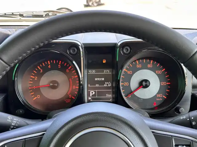 スズキ ジムニー XC 宮城県 2024(令6)年 0.1万km未満 シフォンアイボリーM 4型/セーフティサポート/・デュアルセンサーブレーキサポート/・誤発進抑制機能/・車線逸脱警報/・ふらつき警報/・先行車発進お知らせ機能/・標識認識機能/・ハイビームアシスト/リアパーキングセンサー/シートヒーター/革巻きステアリング/ステアリングスイッチ/クルーズコントロール/LEDヘッドランプ/ヘッドランプウォッシャー/フォグランプ/オートライト/スマートキー/プッシュスタート/スペアキー/電動格納ミラー/純正16インチAW/W/サイド/カーテンエアバッグ